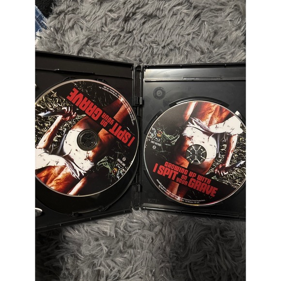 I Spit On Your Grave 4K Ultra HD Blu-ray 2 Disc Set Uncut Uncompromised New - Picture 4 of 4